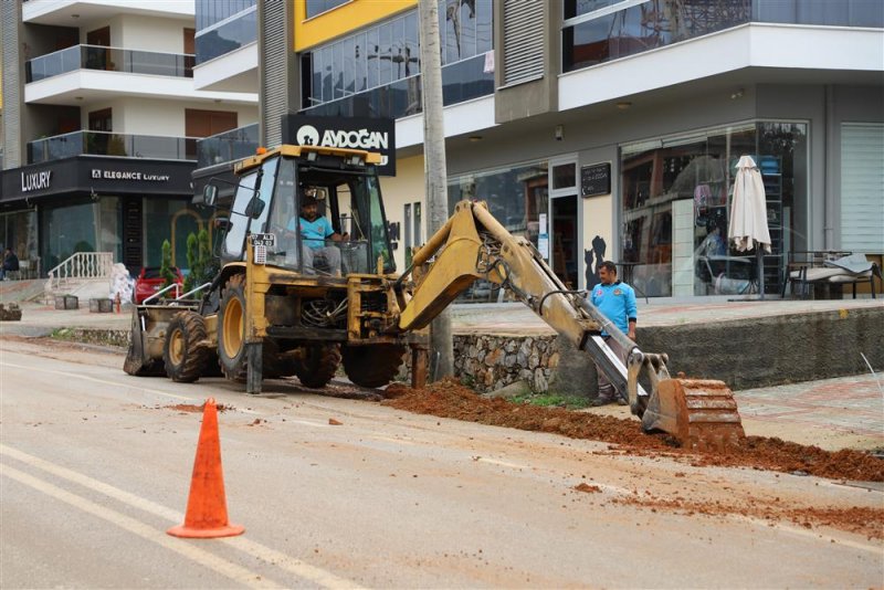 Alanya’da bozulan yollara anında müdahale