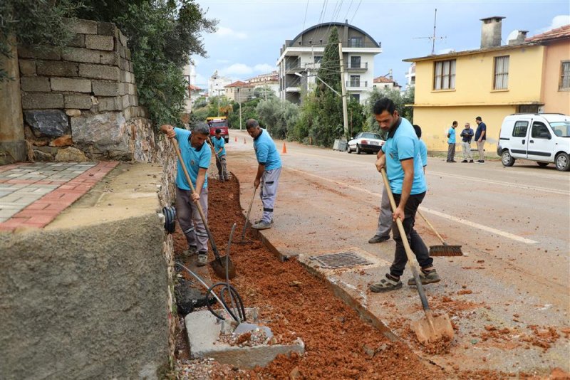 Alanya’da bozulan yollara anında müdahale