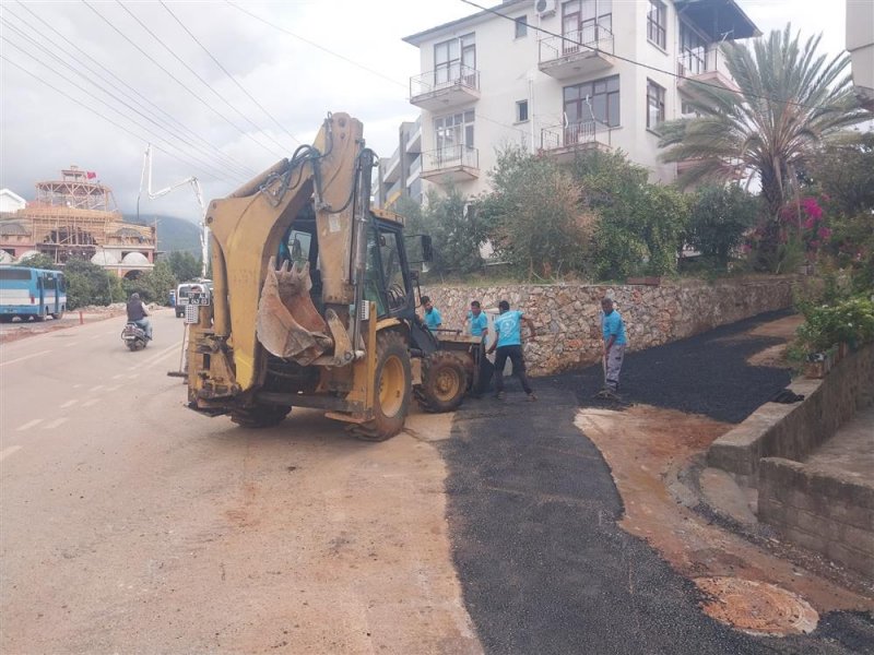 Alanya’da bozulan yollara anında müdahale