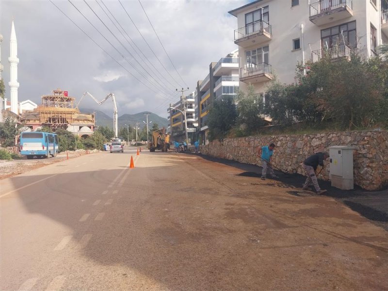 Alanya’da bozulan yollara anında müdahale