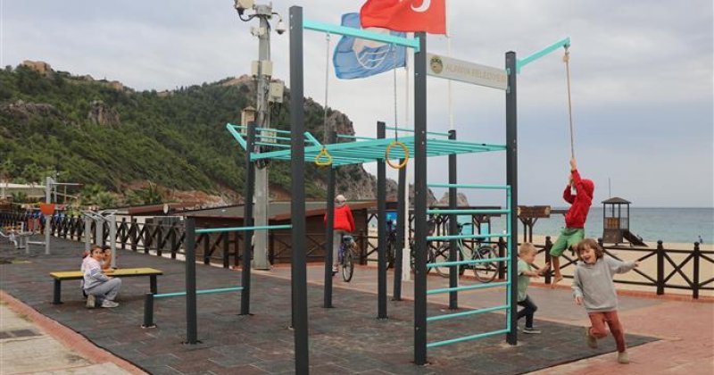 Alanya’nın her köşesine street fıtness istasyonları yapılıyor