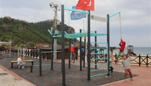 Alanya’nın her köşesine street fıtness istasyonları yapılıyor