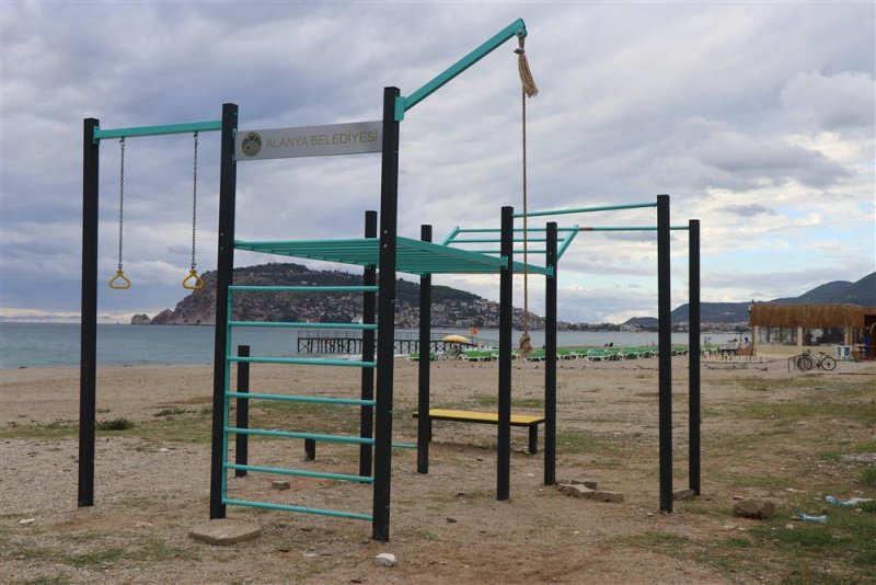 Alanya’nın her köşesine street fıtness istasyonları yapılıyor