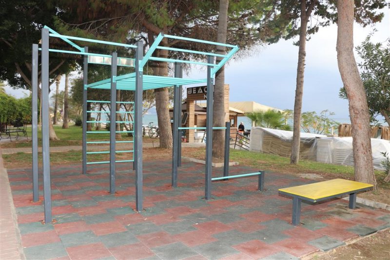 Alanya’nın her köşesine street fıtness istasyonları yapılıyor