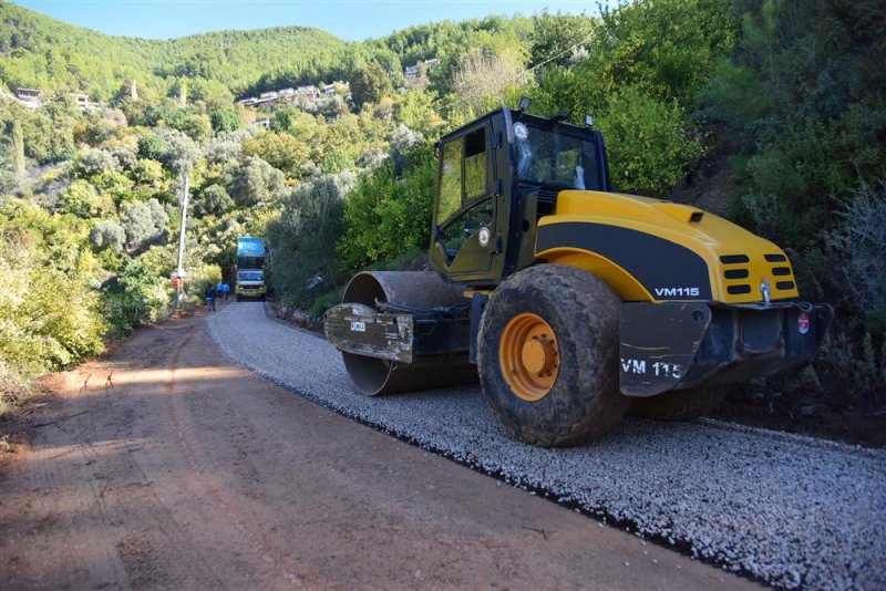 Asfalt çalışmaları hız kesmeden devam ediyor