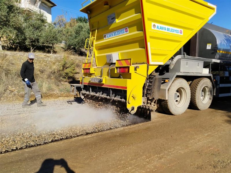 Asfalt çalışmaları hız kesmeden devam ediyor