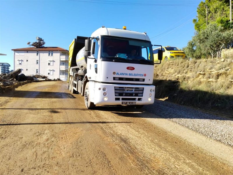 Asfalt çalışmaları hız kesmeden devam ediyor
