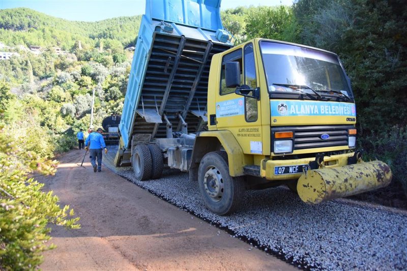 Asfalt çalışmaları hız kesmeden devam ediyor