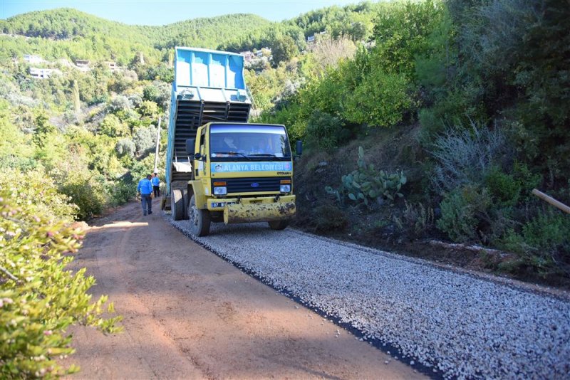 Asfalt çalışmaları hız kesmeden devam ediyor