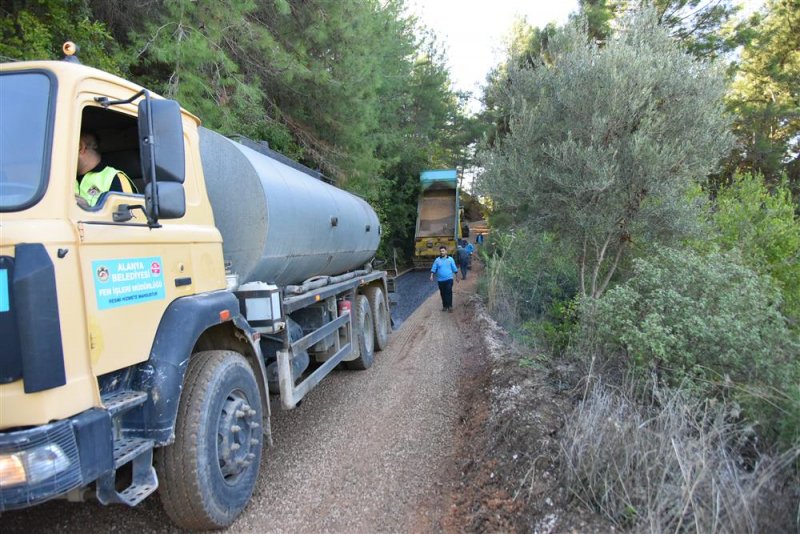 Asfalt çalışmaları hız kesmeden devam ediyor