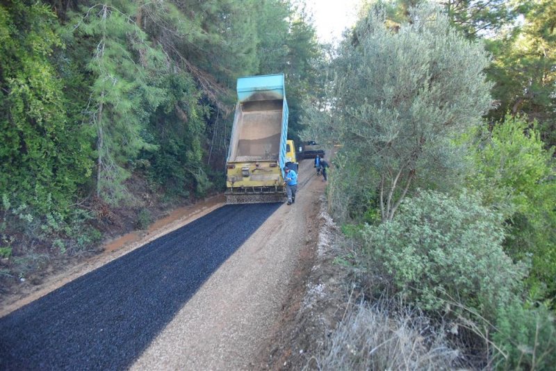 Asfalt çalışmaları hız kesmeden devam ediyor