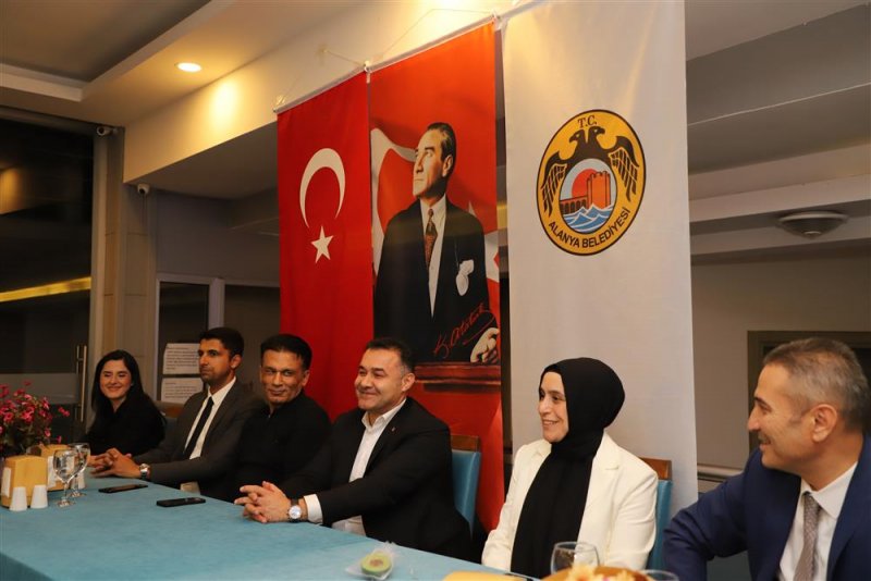 Başkan yücel 24 kasım’da alanya belediyesi’nin öğretmenleri ile bir araya geldi