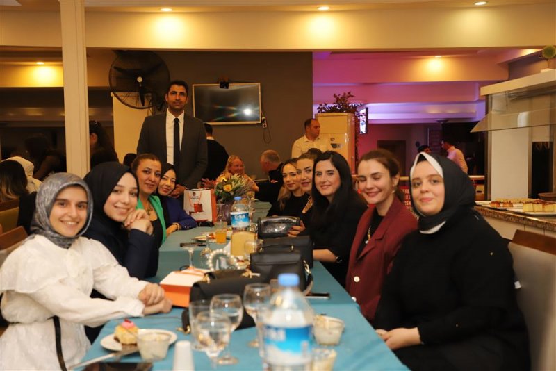 Başkan yücel 24 kasım’da alanya belediyesi’nin öğretmenleri ile bir araya geldi