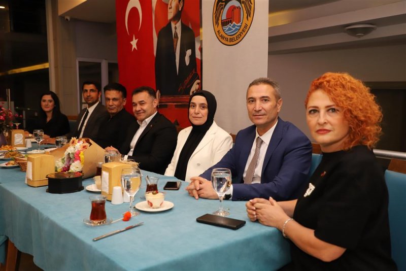 Başkan yücel 24 kasım’da alanya belediyesi’nin öğretmenleri ile bir araya geldi