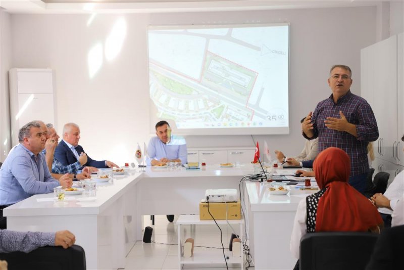 Başkan yücel’den kentsel dönüşüm toplantısı altso ve mütbir başkanlarına projeyi anlattı