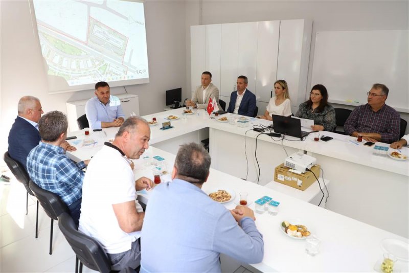 Başkan yücel’den kentsel dönüşüm toplantısı altso ve mütbir başkanlarına projeyi anlattı