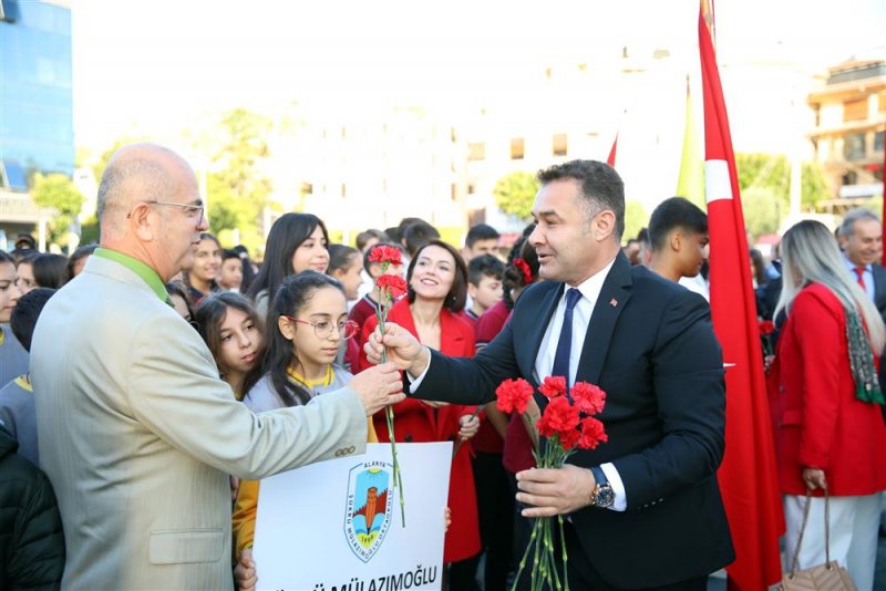 Başkan yücel ilk öğretmenini ziyaret etti