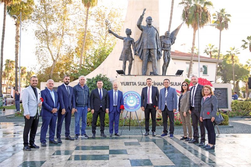 Başkan yücel ilk öğretmenini ziyaret etti