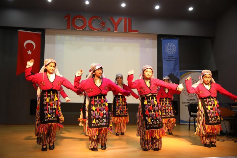 Başkan yücel ilk öğretmenini ziyaret etti