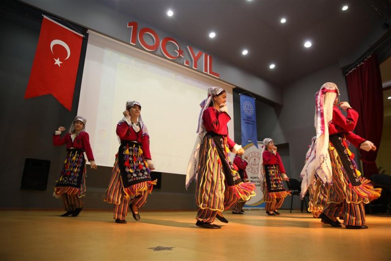 Başkan yücel ilk öğretmenini ziyaret etti