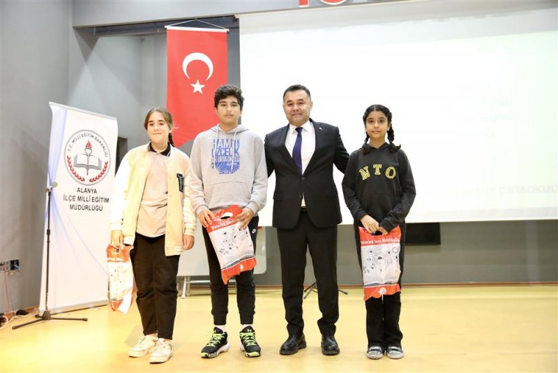 Başkan yücel ilk öğretmenini ziyaret etti