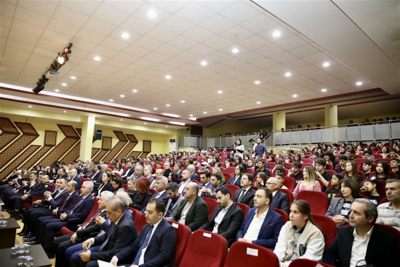 Başkan yücel ilk öğretmenini ziyaret etti