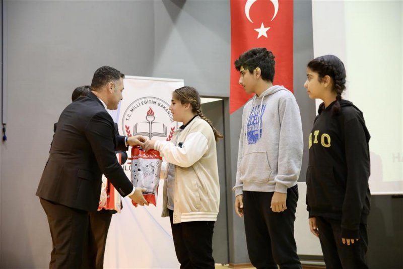 Başkan yücel ilk öğretmenini ziyaret etti
