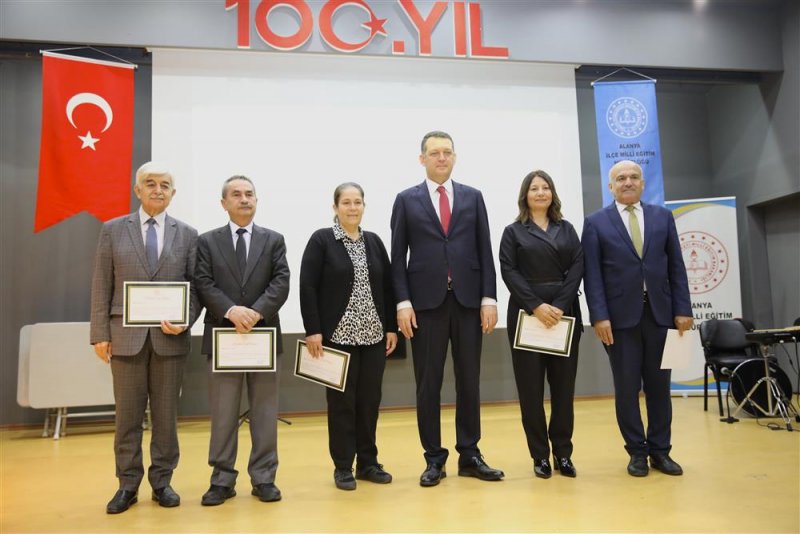 Başkan yücel ilk öğretmenini ziyaret etti