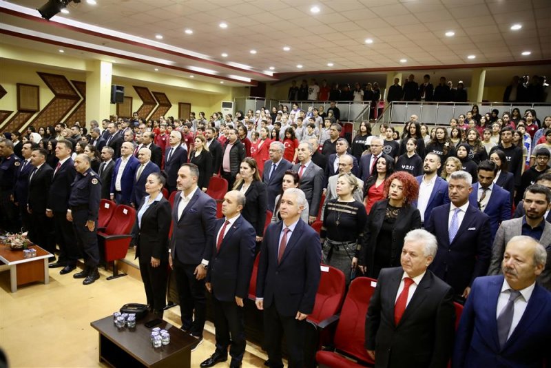 Başkan yücel ilk öğretmenini ziyaret etti