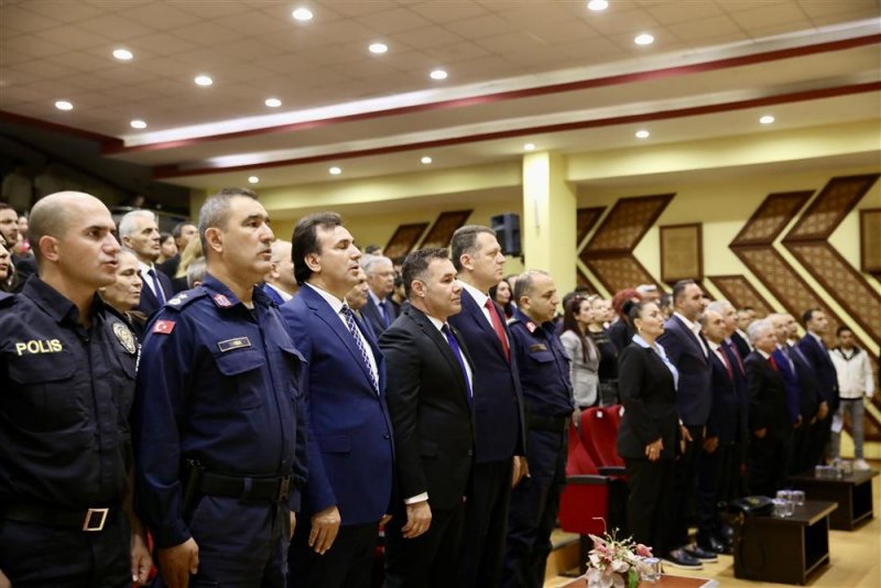 Başkan yücel ilk öğretmenini ziyaret etti