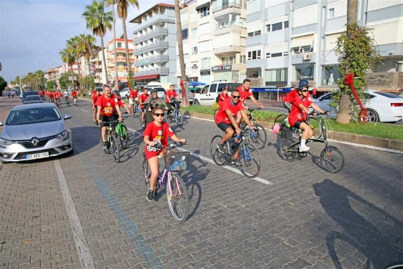 Başkan yücel vatandaşlarla çocuk felci için pedal çevirdi