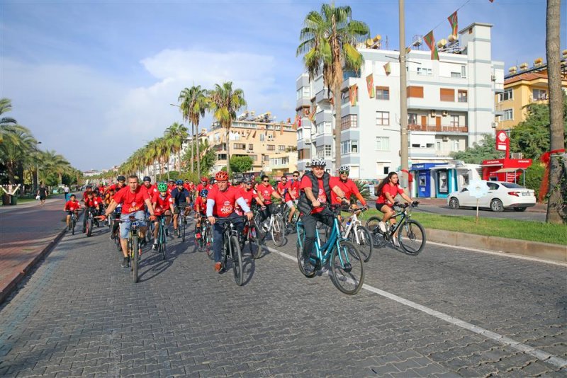 Başkan yücel vatandaşlarla çocuk felci için pedal çevirdi
