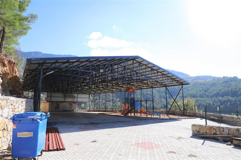 Başköy mahallesi’ne yeni çok amaçlı salon ve çocuk parkı