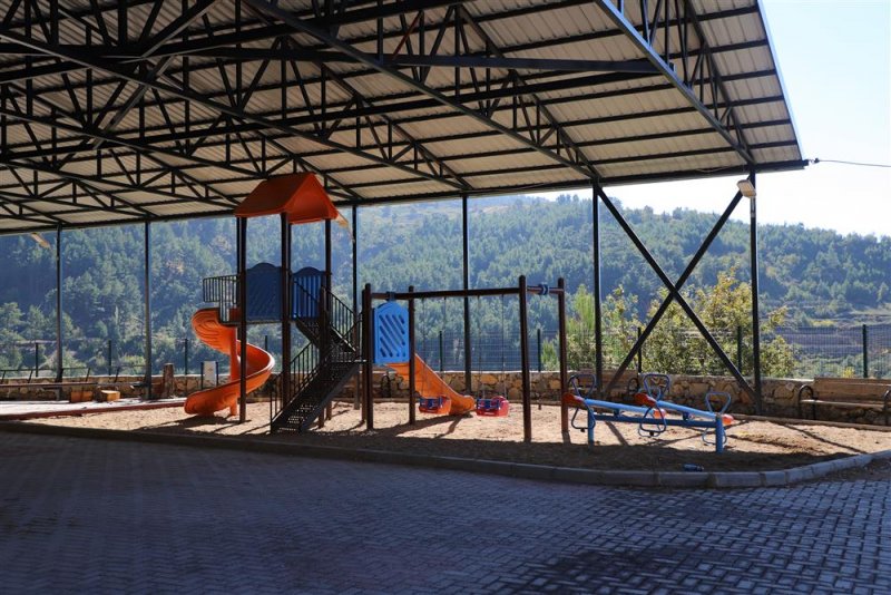 Başköy mahallesi’ne yeni çok amaçlı salon ve çocuk parkı