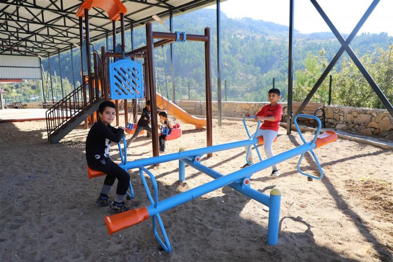 Başköy mahallesi’ne yeni çok amaçlı salon ve çocuk parkı