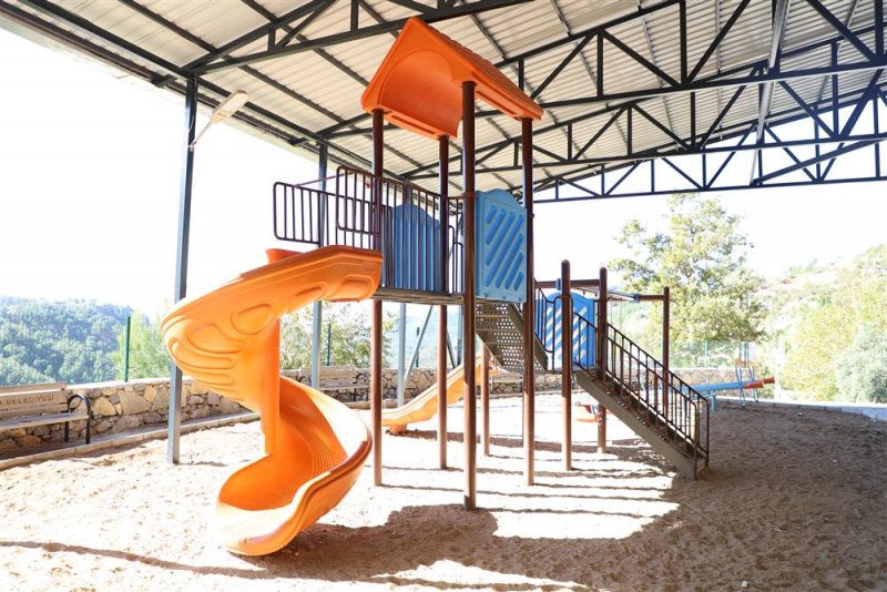 Başköy mahallesi’ne yeni çok amaçlı salon ve çocuk parkı