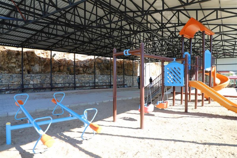 Başköy mahallesi’ne yeni çok amaçlı salon ve çocuk parkı