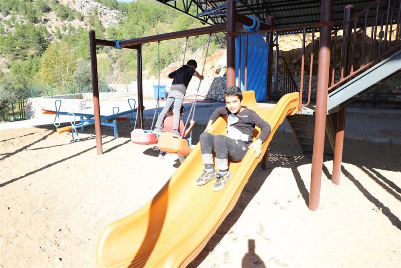 Başköy mahallesi’ne yeni çok amaçlı salon ve çocuk parkı