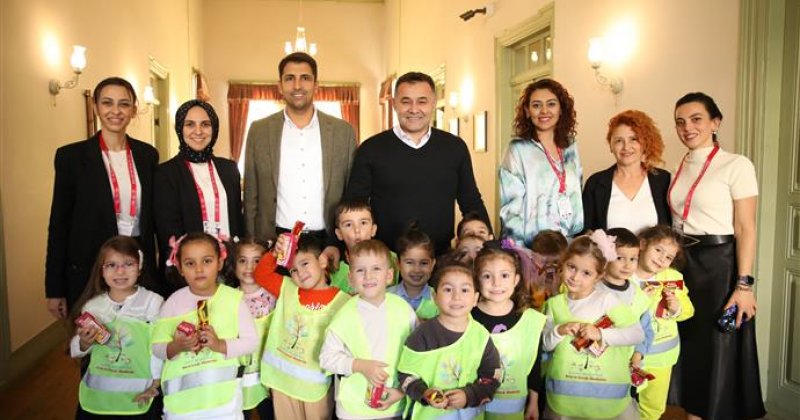 Dünya çocuk hakları günü’nde başkan yücel’e miniklerden teşekkür ziyareti
