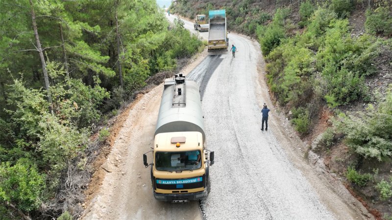 Üzümlü yolu asfaltla buluştu