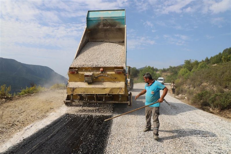 Üzümlü yolu asfaltla buluştu