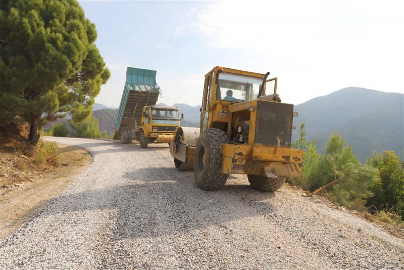Üzümlü yolu asfaltla buluştu