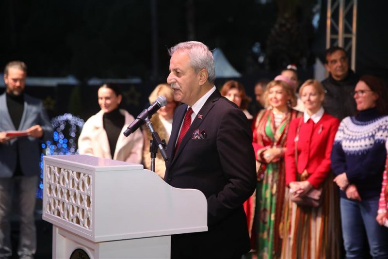 13. alanya uluslararası yeni yıl pazarı’na yoğun ilgi  - yerli ve yabancı binlerce vatandaş yeni yıl pazarı’nda buluştu