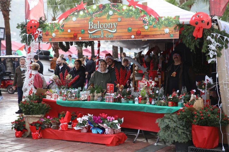 13. alanya uluslararası yeni yıl pazarı’na yoğun ilgi  - yerli ve yabancı binlerce vatandaş yeni yıl pazarı’nda buluştu