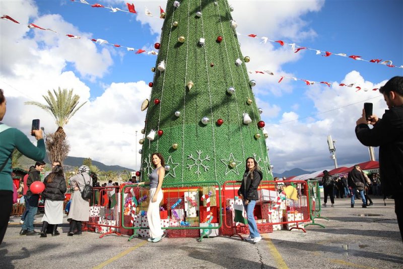 13. alanya uluslararası yeni yıl pazarı’na yoğun ilgi  - yerli ve yabancı binlerce vatandaş yeni yıl pazarı’nda buluştu