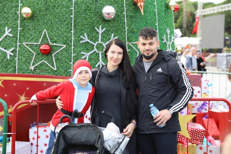 13. alanya uluslararası yeni yıl pazarı’na yoğun ilgi  - yerli ve yabancı binlerce vatandaş yeni yıl pazarı’nda buluştu