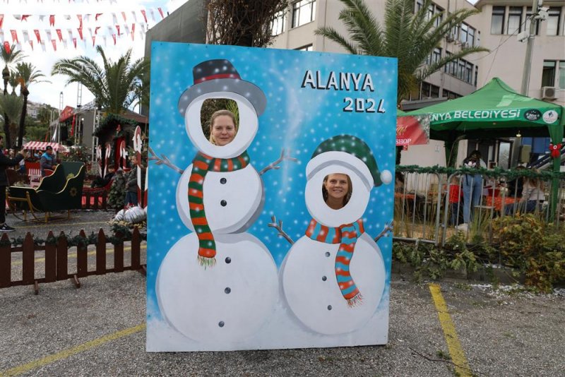 13. alanya uluslararası yeni yıl pazarı’na yoğun ilgi  - yerli ve yabancı binlerce vatandaş yeni yıl pazarı’nda buluştu
