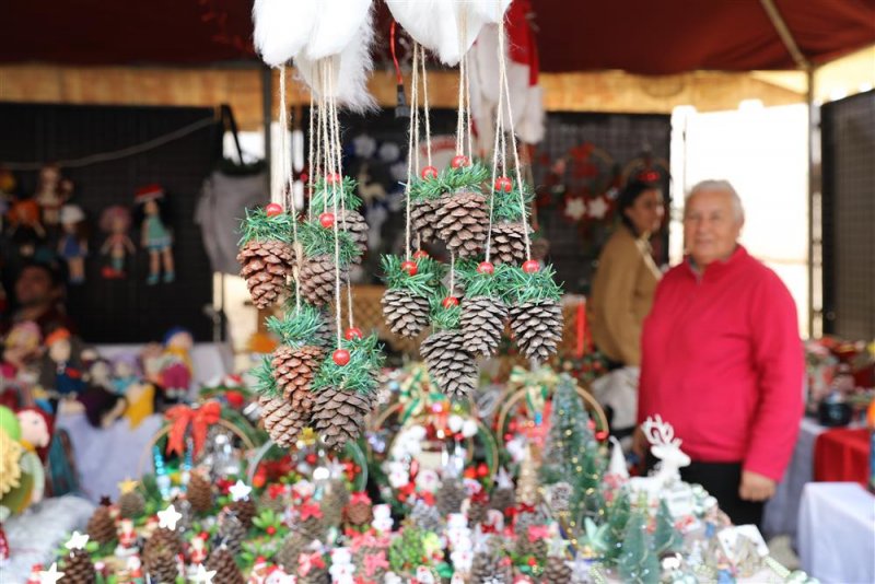 13. alanya uluslararası yeni yıl pazarı’na yoğun ilgi  - yerli ve yabancı binlerce vatandaş yeni yıl pazarı’nda buluştu