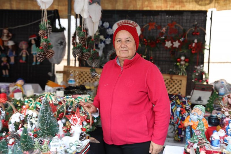 13. alanya uluslararası yeni yıl pazarı’na yoğun ilgi  - yerli ve yabancı binlerce vatandaş yeni yıl pazarı’nda buluştu