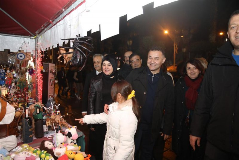 13. alanya uluslararası yeni yıl pazarı’na yoğun ilgi  - yerli ve yabancı binlerce vatandaş yeni yıl pazarı’nda buluştu
